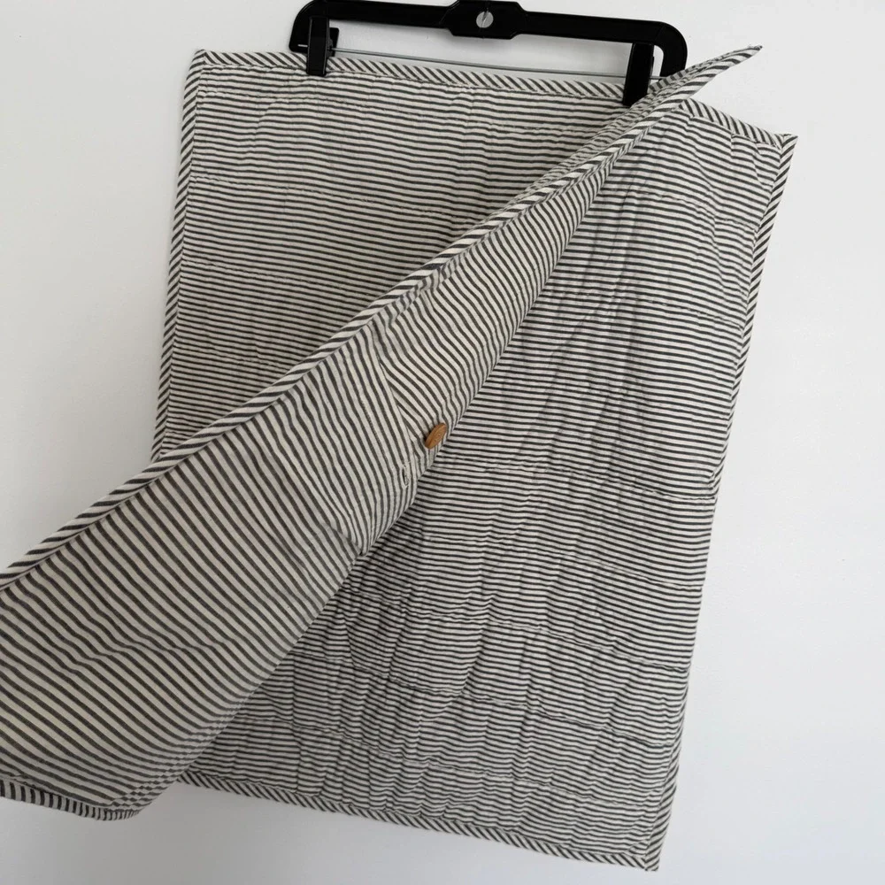 NWOT VHC Brands April & Olive Set of 2 Standard Pillow Shams Pinstripe Cottage‎